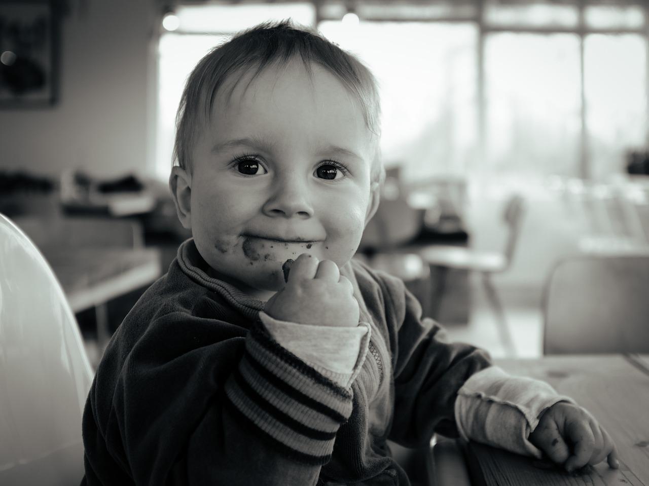 child, eating, messy-933267.jpg